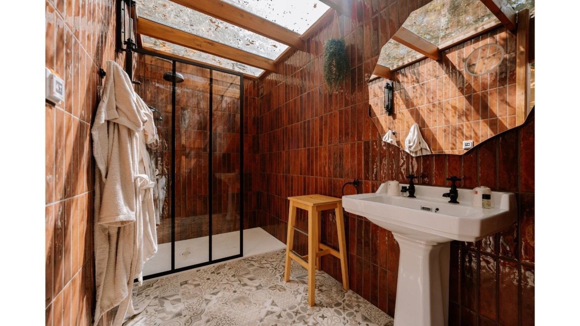 Salle de bain vitrée, vue sur le ciel