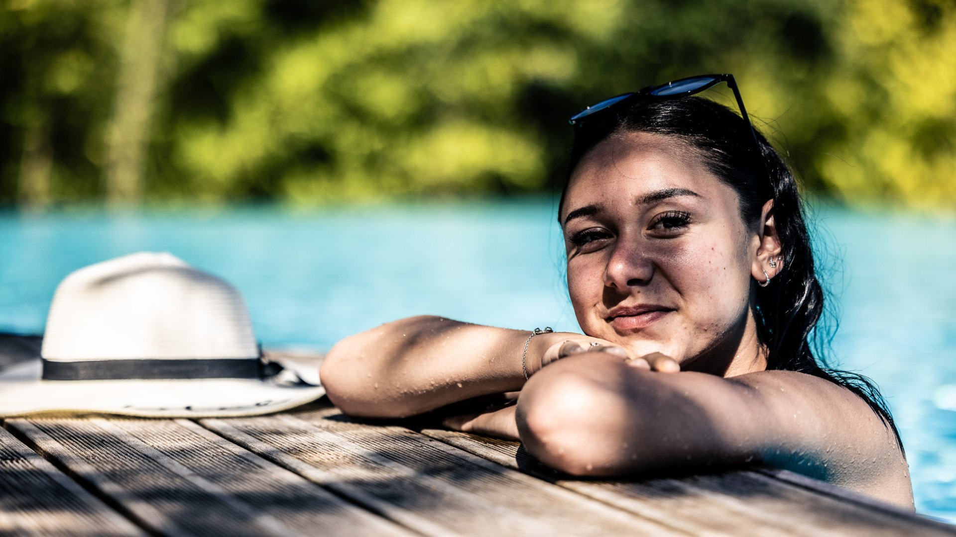 Piscine extérieure à débordement